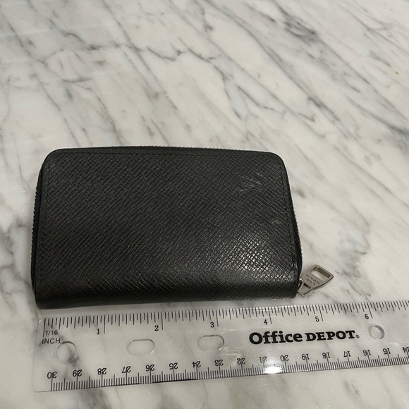 LV Taiga zip coin purse - Picture 3 of 16